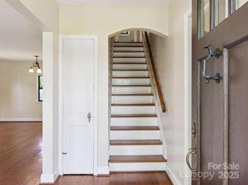 27 Alabama Avenue, Weaverville, NC 28787.  MLS# CAR4263358, YatesRealty ID 20101. 