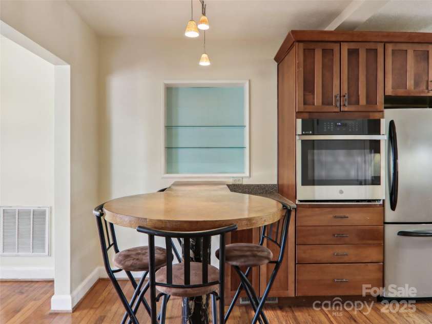 27 Alabama Avenue, Weaverville, NC 28787.  MLS# CAR4263358, YatesRealty ID 20101. 