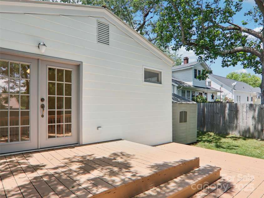 27 Alabama Avenue, Weaverville, NC 28787.  MLS# CAR4263358, YatesRealty ID 20101. 