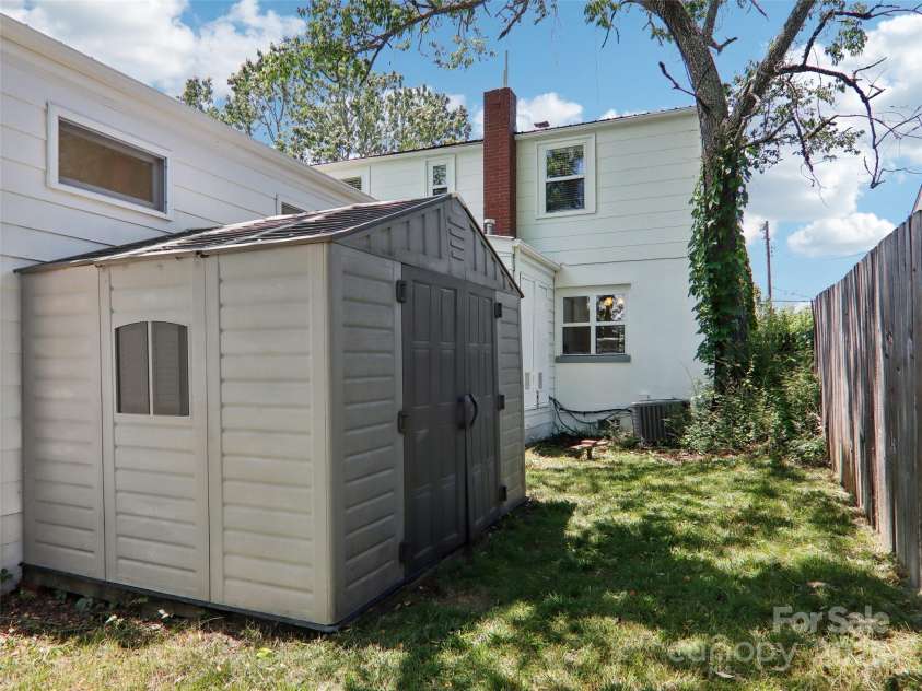 27 Alabama Avenue, Weaverville, NC 28787.  MLS# CAR4263358, YatesRealty ID 20101. 