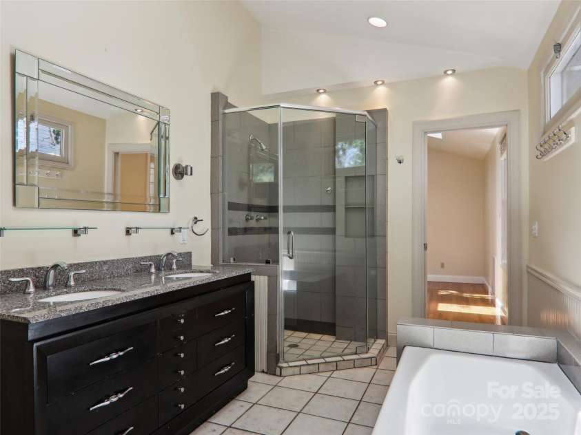 27 Alabama Avenue, Weaverville, NC 28787.  MLS# CAR4263358, YatesRealty ID 20101. Primary bath
