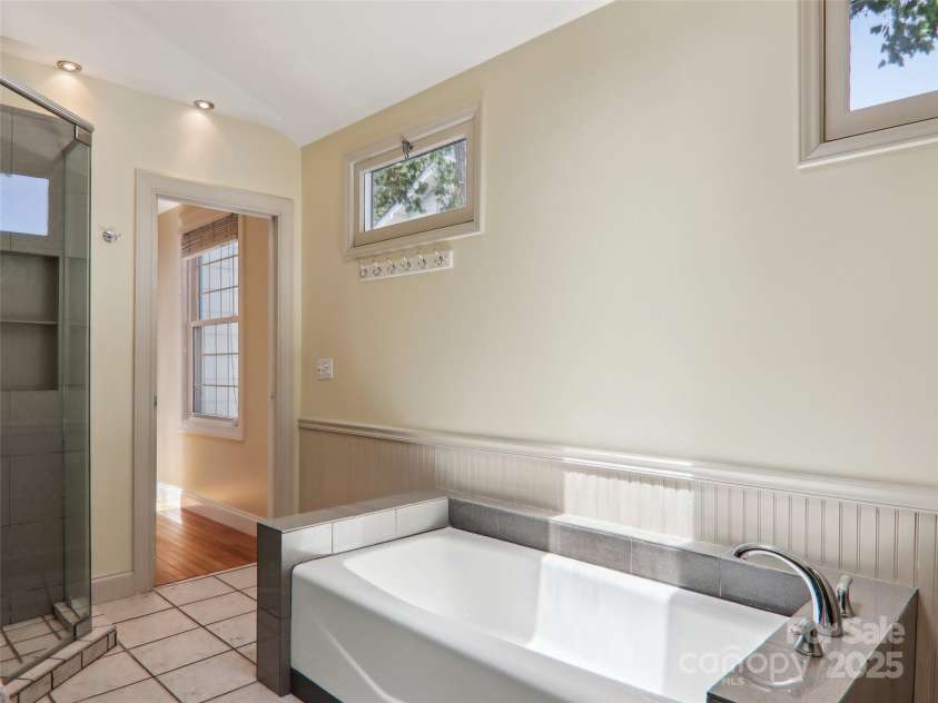 27 Alabama Avenue, Weaverville, NC 28787.  MLS# CAR4263358, YatesRealty ID 20101. Primary bath