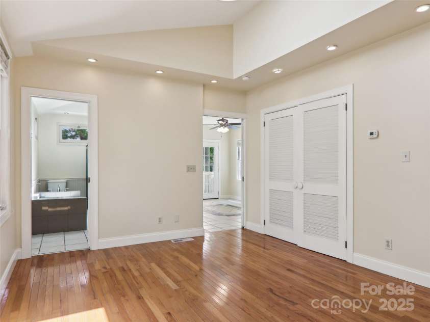 27 Alabama Avenue, Weaverville, NC 28787.  MLS# CAR4263358, YatesRealty ID 20101. Primary Suite