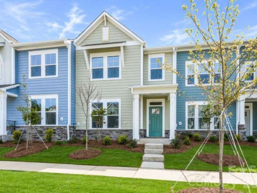 10116 Mamillion Drive, Huntersville, NC 28078.  MLS# CAR4334522, YatesRealty ID 20102. 