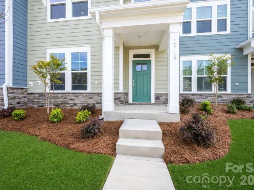 10116 Mamillion Drive, Huntersville, NC 28078.  MLS# CAR4334522, YatesRealty ID 20102. 