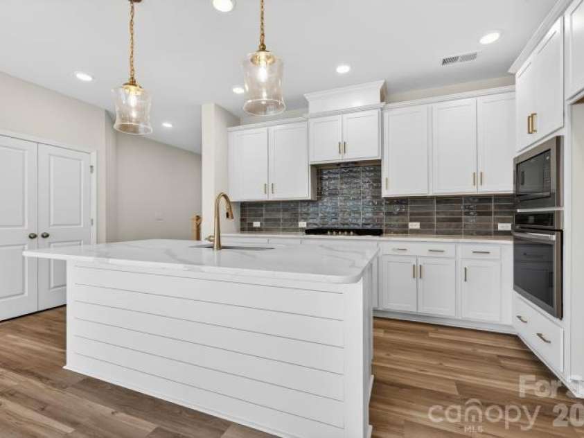 10116 Mamillion Drive, Huntersville, NC 28078.  MLS# CAR4334522, YatesRealty ID 20102. 