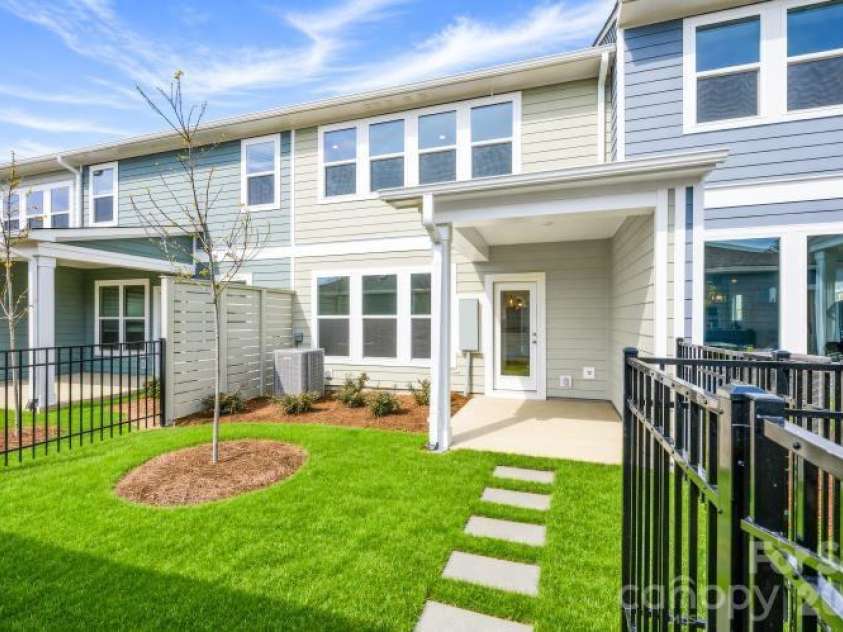 10116 Mamillion Drive, Huntersville, NC 28078.  MLS# CAR4334522, YatesRealty ID 20102. 