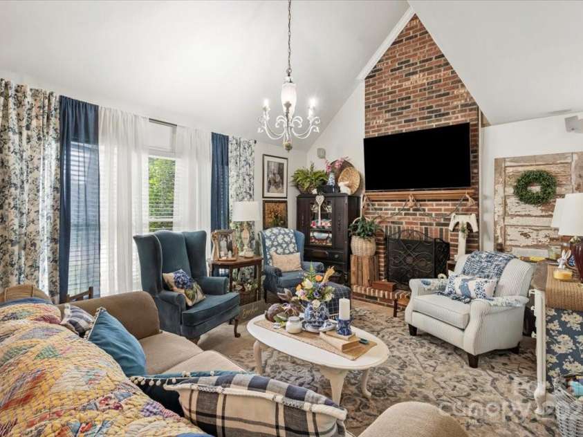 111 Beacon Hills Drive, Gastonia, NC 28056.  MLS# CAR4270749, YatesRealty ID 20102. 