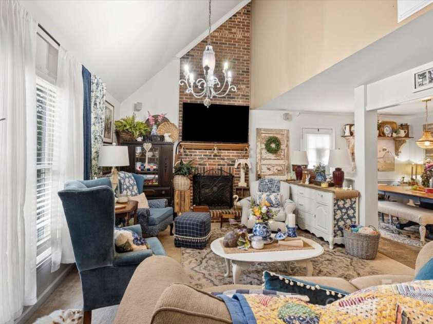 111 Beacon Hills Drive, Gastonia, NC 28056.  MLS# CAR4270749, YatesRealty ID 20102. 