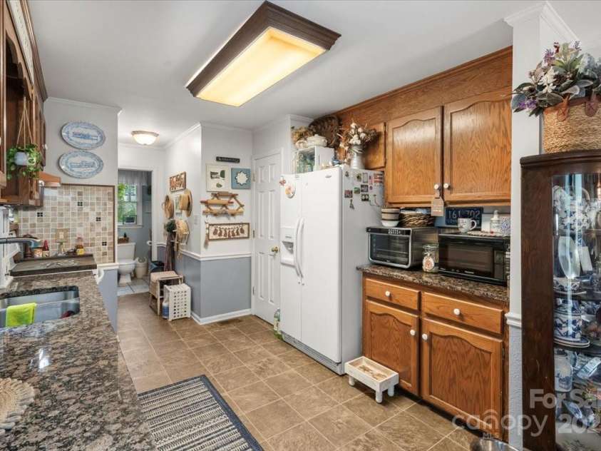 111 Beacon Hills Drive, Gastonia, NC 28056.  MLS# CAR4270749, YatesRealty ID 20102. 