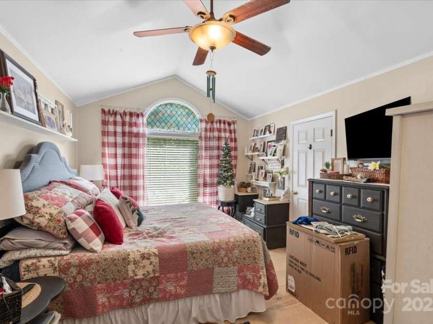 111 Beacon Hills Drive, Gastonia, NC 28056.  MLS# CAR4270749, YatesRealty ID 20102. 