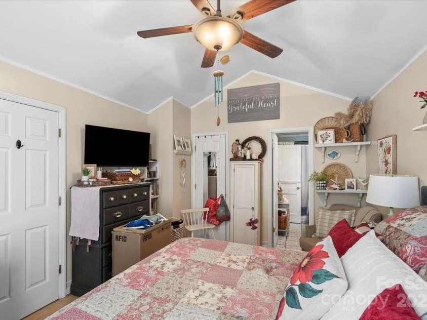 111 Beacon Hills Drive, Gastonia, NC 28056.  MLS# CAR4270749, YatesRealty ID 20102. 