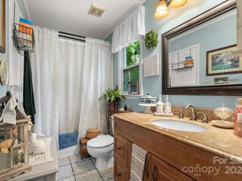 111 Beacon Hills Drive, Gastonia, NC 28056.  MLS# CAR4270749, YatesRealty ID 20102. 