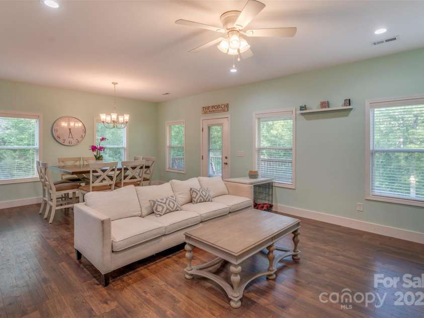 210 Holmes Drive, Spartanburg, SC 29303.  MLS# CAR4254799, YatesRealty ID 20103. 