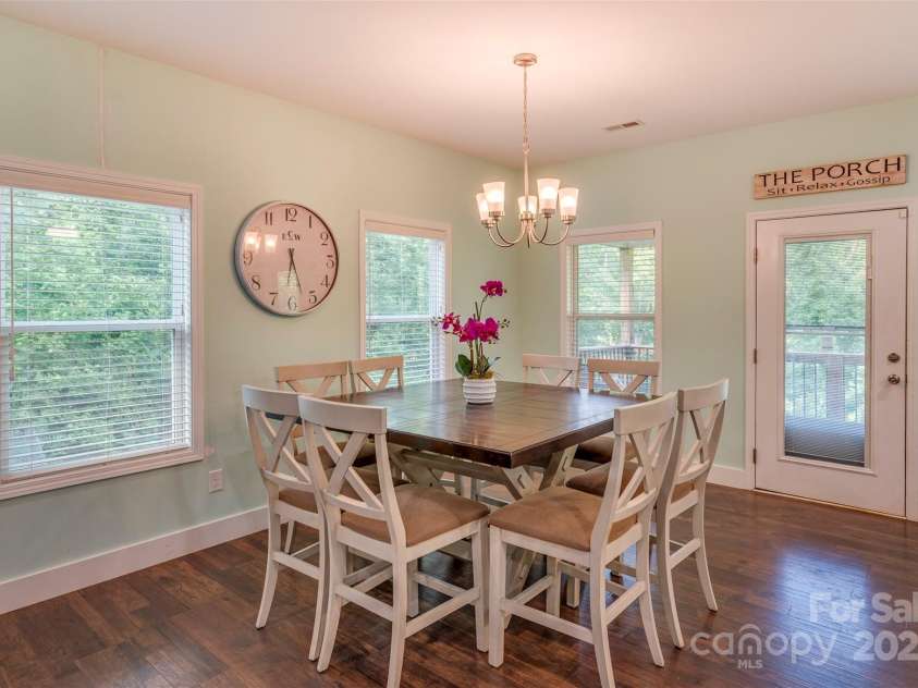 210 Holmes Drive, Spartanburg, SC 29303.  MLS# CAR4254799, YatesRealty ID 20103. 