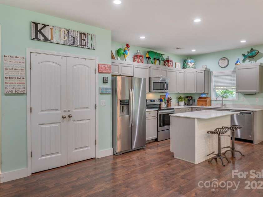 210 Holmes Drive, Spartanburg, SC 29303.  MLS# CAR4254799, YatesRealty ID 20103. 