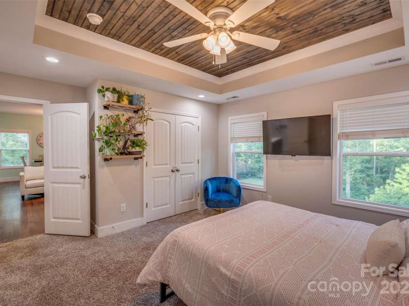 210 Holmes Drive, Spartanburg, SC 29303.  MLS# CAR4254799, YatesRealty ID 20103. 