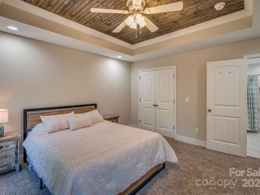 210 Holmes Drive, Spartanburg, SC 29303.  MLS# CAR4254799, YatesRealty ID 20103. 