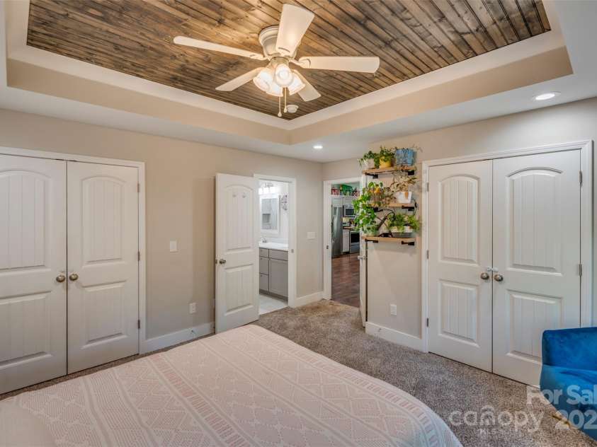 210 Holmes Drive, Spartanburg, SC 29303.  MLS# CAR4254799, YatesRealty ID 20103. 