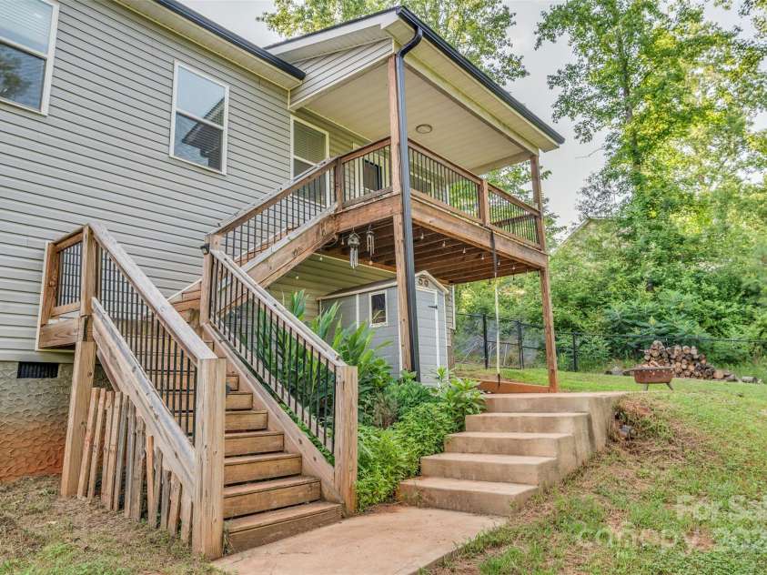 210 Holmes Drive, Spartanburg, SC 29303.  MLS# CAR4254799, YatesRealty ID 20103. 