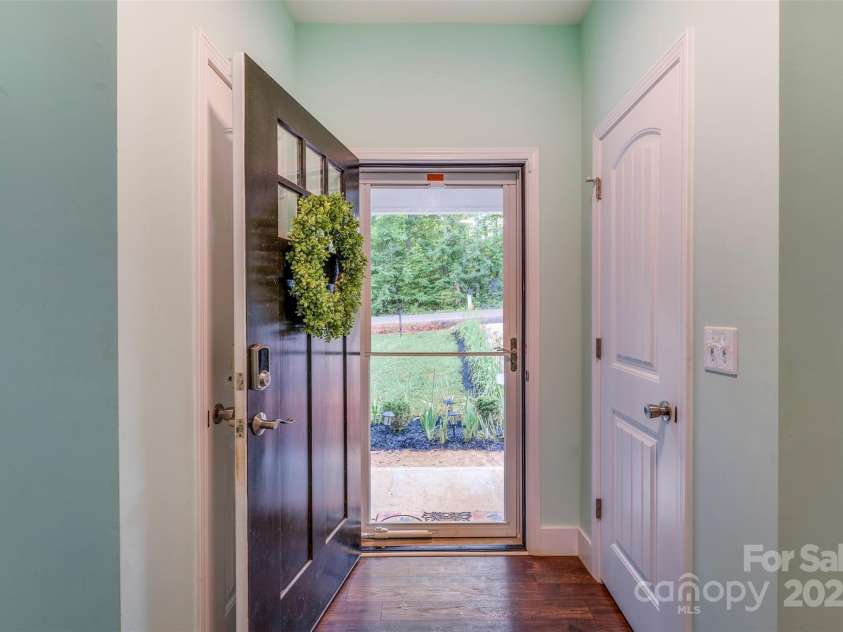 210 Holmes Drive, Spartanburg, SC 29303.  MLS# CAR4254799, YatesRealty ID 20103. 