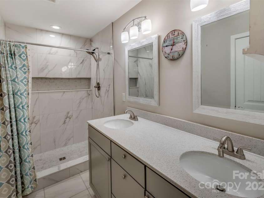 210 Holmes Drive, Spartanburg, SC 29303.  MLS# CAR4254799, YatesRealty ID 20103. 