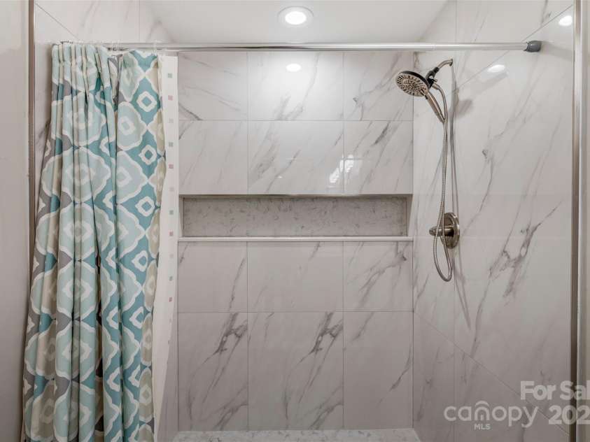 210 Holmes Drive, Spartanburg, SC 29303.  MLS# CAR4254799, YatesRealty ID 20103. 