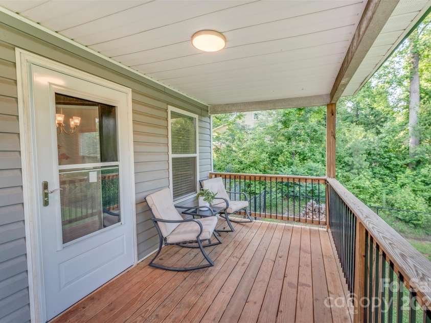 210 Holmes Drive, Spartanburg, SC 29303.  MLS# CAR4254799, YatesRealty ID 20103. 