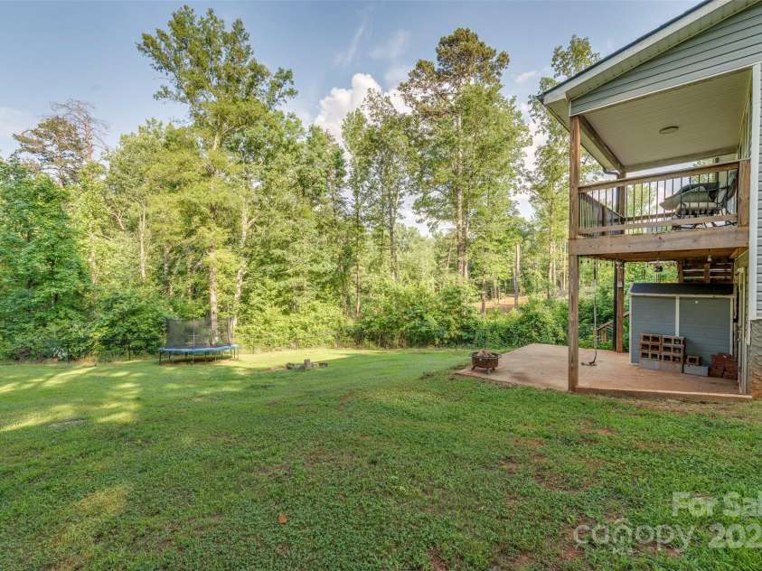 210 Holmes Drive, Spartanburg, SC 29303.  MLS# CAR4254799, YatesRealty ID 20103. 