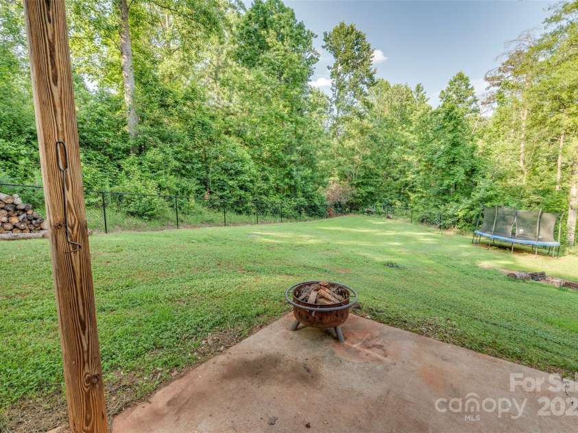 210 Holmes Drive, Spartanburg, SC 29303.  MLS# CAR4254799, YatesRealty ID 20103. 
