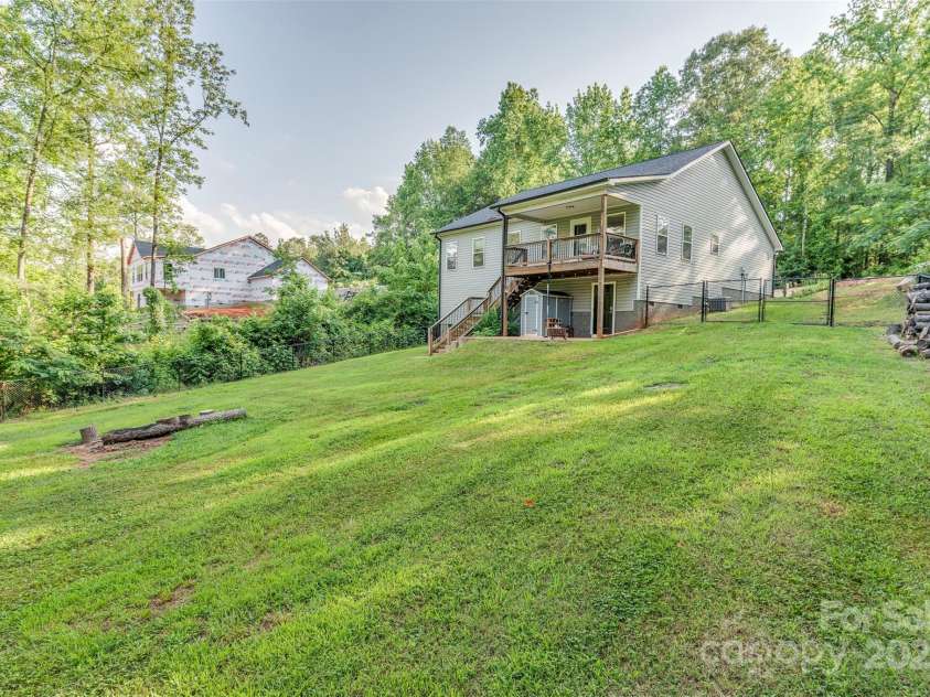 210 Holmes Drive, Spartanburg, SC 29303.  MLS# CAR4254799, YatesRealty ID 20103. 