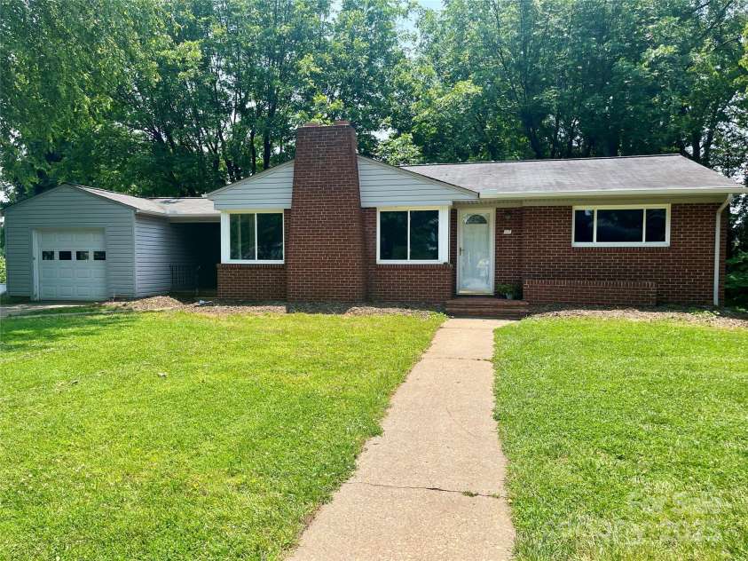 117 Silvercreek Road, Morganton, NC 28655.  MLS# CAR4265496, YatesRealty ID 20104. 117 Silvercreek Road