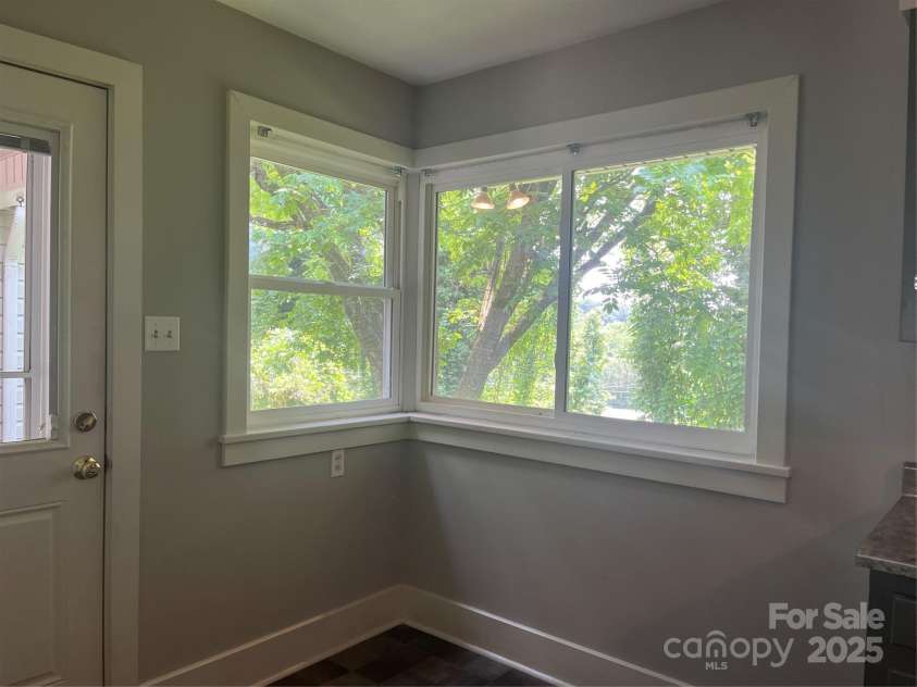 117 Silvercreek Road, Morganton, NC 28655.  MLS# CAR4265496, YatesRealty ID 20104. Breakfast Room