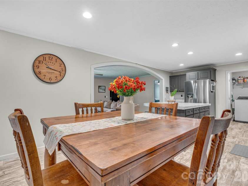 5007 Carlos Road, Catawba, NC 28609.  MLS# CAR4375298, YatesRealty ID 20104. Dining area