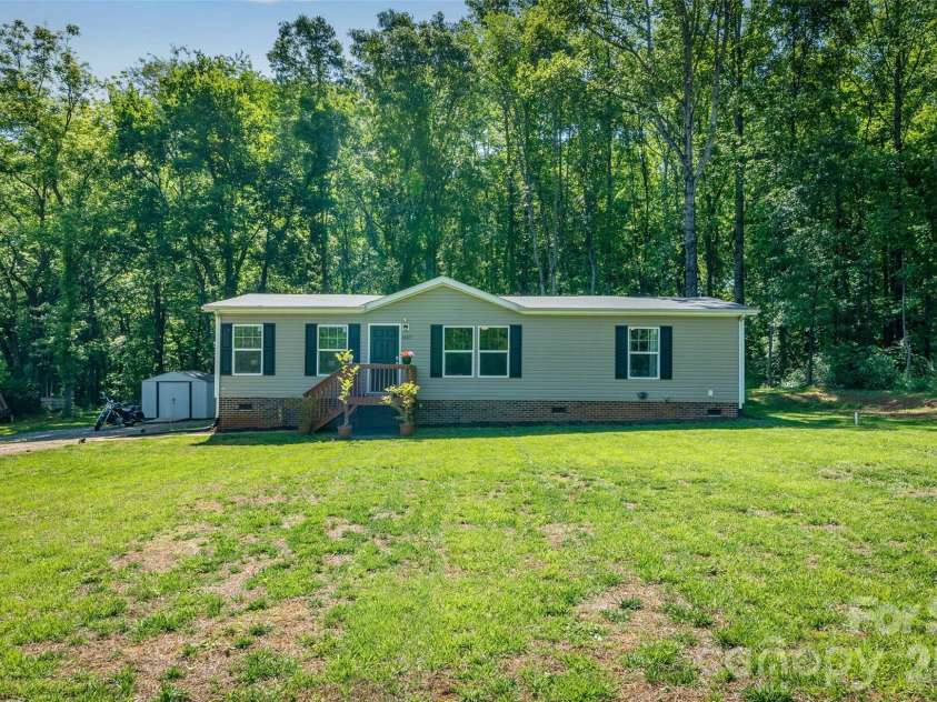 5007 Carlos Road, Catawba, NC 28609.  MLS# CAR4375298, YatesRealty ID 20104. Front view of home 