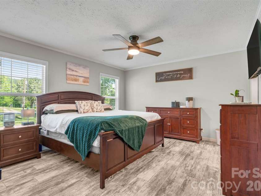 5007 Carlos Road, Catawba, NC 28609.  MLS# CAR4375298, YatesRealty ID 20104. Large primary bedroom 