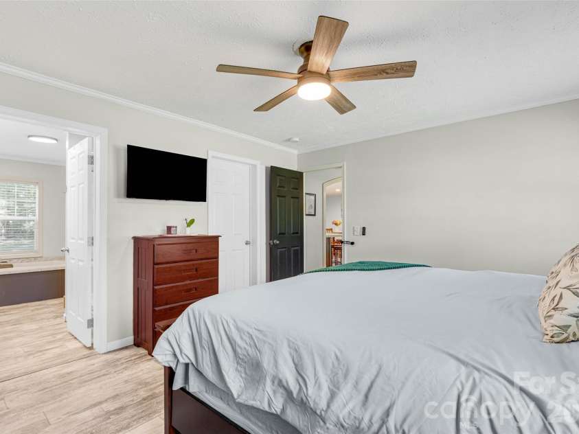 5007 Carlos Road, Catawba, NC 28609.  MLS# CAR4375298, YatesRealty ID 20104. Large primary bedroom with ensuite bathroom 