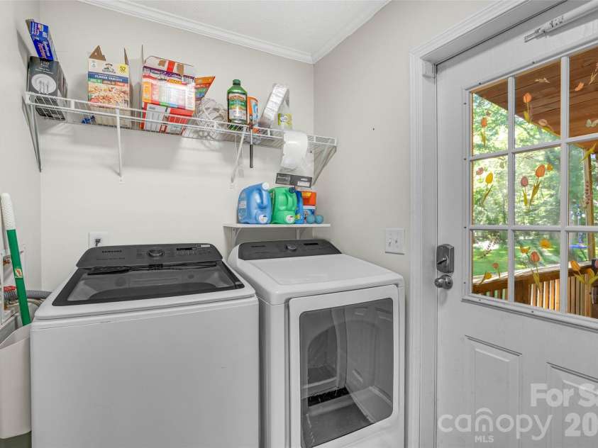 5007 Carlos Road, Catawba, NC 28609.  MLS# CAR4375298, YatesRealty ID 20104. Laundry room off from the kitchen