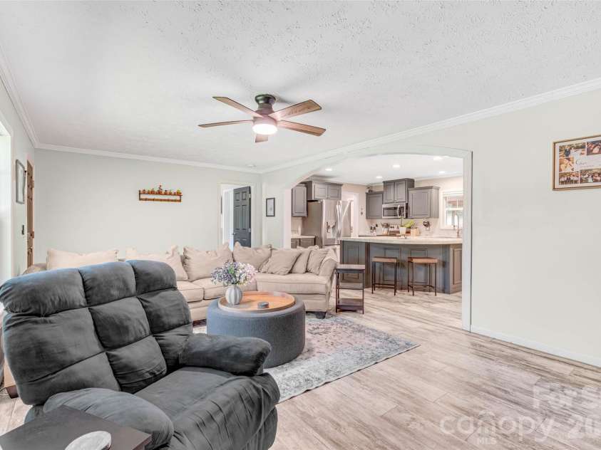 5007 Carlos Road, Catawba, NC 28609.  MLS# CAR4375298, YatesRealty ID 20104. Living room