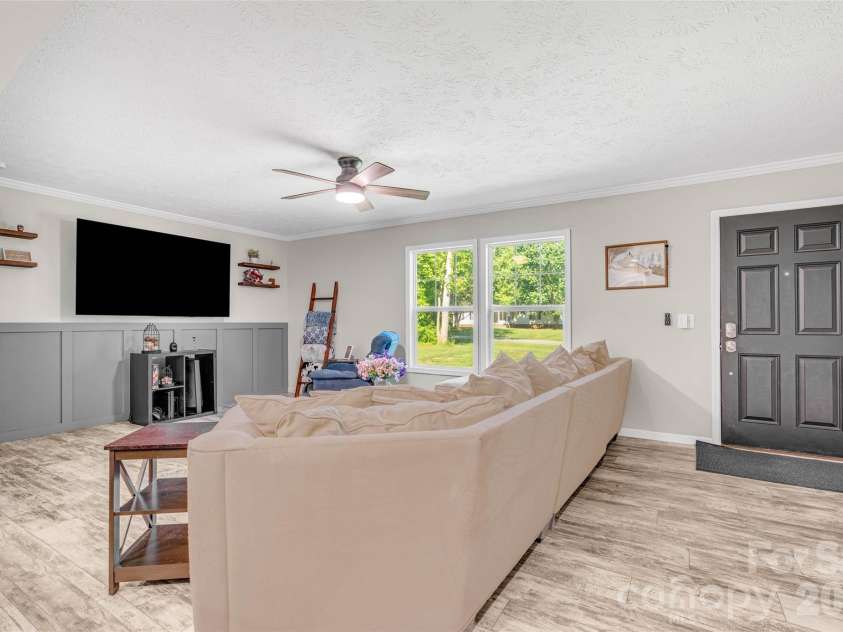 5007 Carlos Road, Catawba, NC 28609.  MLS# CAR4375298, YatesRealty ID 20104. Living room showing off accent wall 