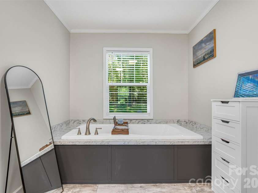 5007 Carlos Road, Catawba, NC 28609.  MLS# CAR4375298, YatesRealty ID 20104. Primary bathroom 