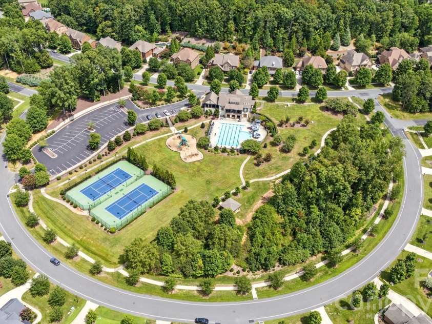 13056 Long Common Parkway, Huntersville, NC 28078.  MLS# CAR4379136, YatesRealty ID 20105. 