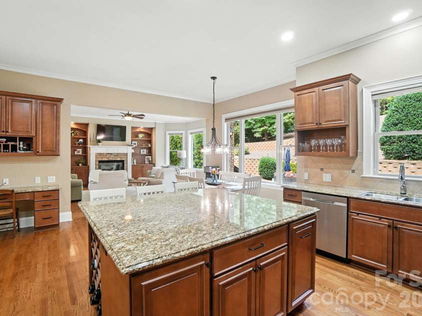 13056 Long Common Parkway, Huntersville, NC 28078.  MLS# CAR4379136, YatesRealty ID 20105. 