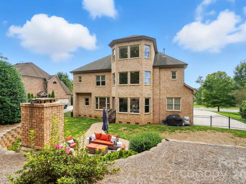 13056 Long Common Parkway, Huntersville, NC 28078.  MLS# CAR4379136, YatesRealty ID 20105. 