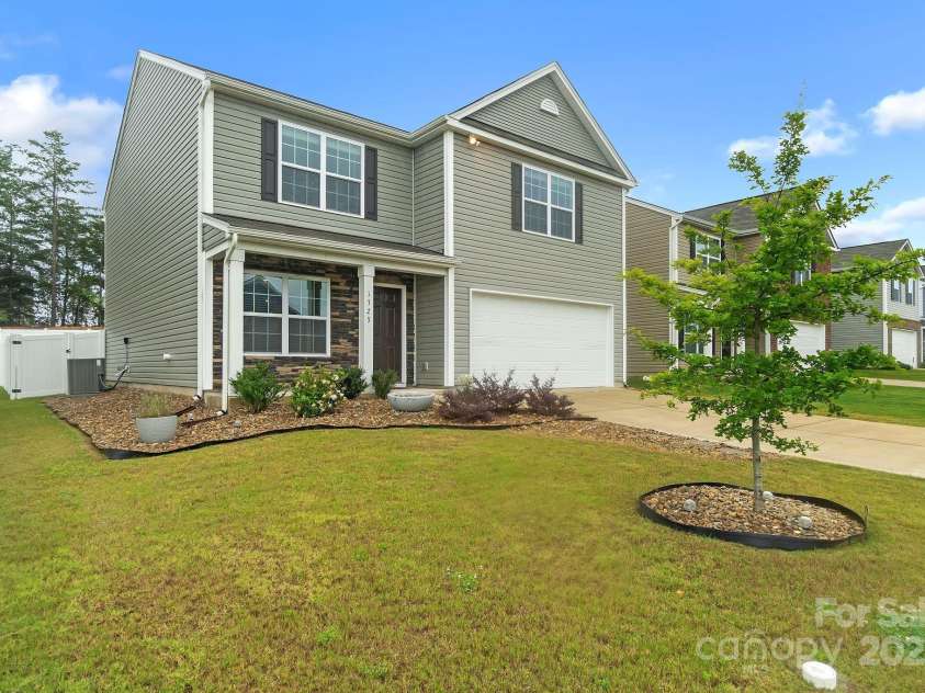 1323 Mifflin Lane, Dallas, NC 28034.  MLS# CAR4266862, YatesRealty ID 20105. 