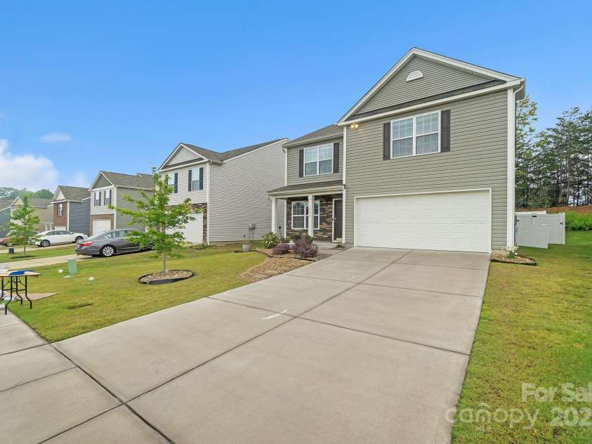 1323 Mifflin Lane, Dallas, NC 28034.  MLS# CAR4266862, YatesRealty ID 20105. 