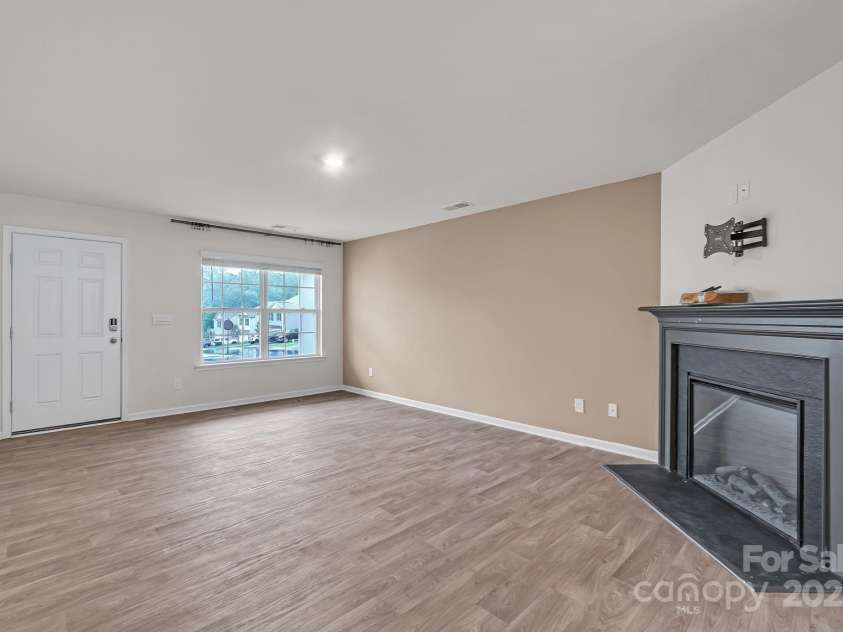 1323 Mifflin Lane, Dallas, NC 28034.  MLS# CAR4266862, YatesRealty ID 20105. 