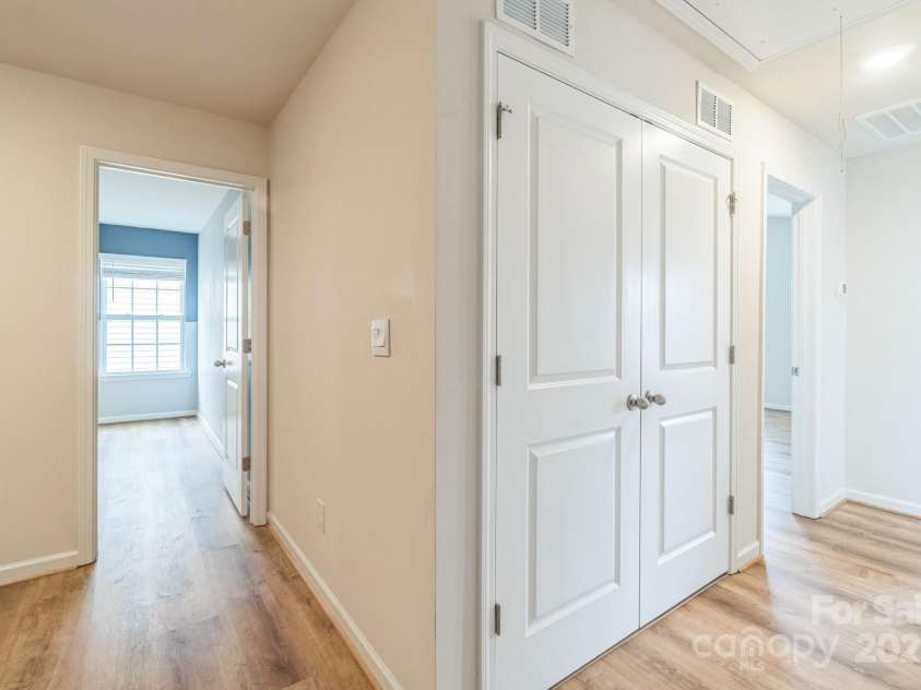 1323 Mifflin Lane, Dallas, NC 28034.  MLS# CAR4266862, YatesRealty ID 20105. 