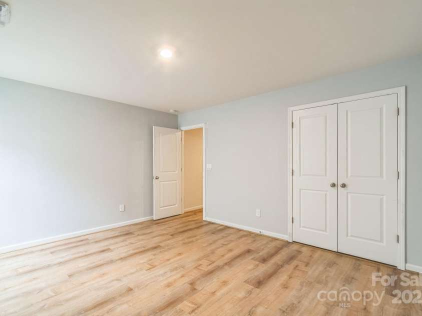 1323 Mifflin Lane, Dallas, NC 28034.  MLS# CAR4266862, YatesRealty ID 20105. 