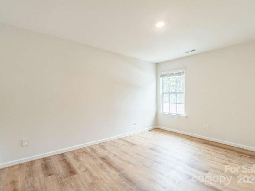 1323 Mifflin Lane, Dallas, NC 28034.  MLS# CAR4266862, YatesRealty ID 20105. 